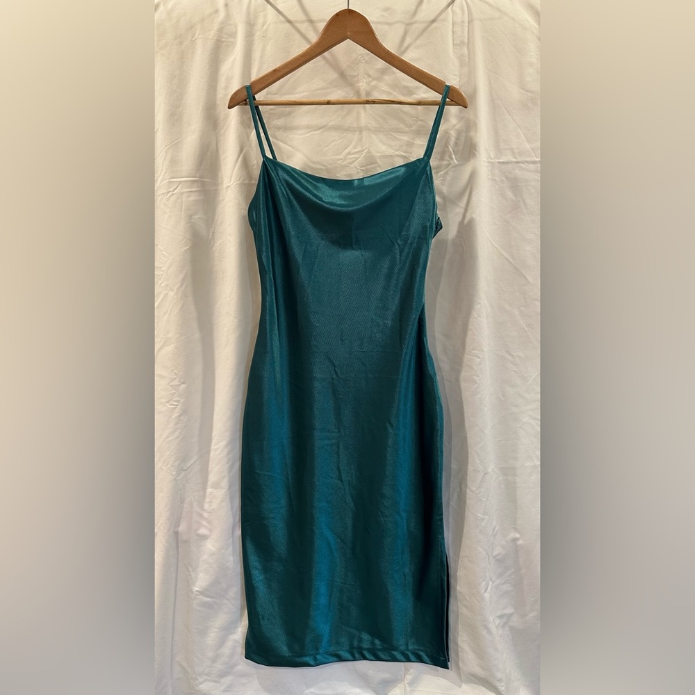 Emerald green Midi Slip Dress with Spaghetti Straps for Cocktail